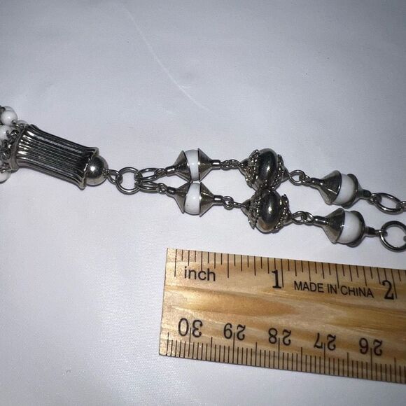 Vintage White Bead and Silver Tone Tassel Necklace - Picture 7 of 8